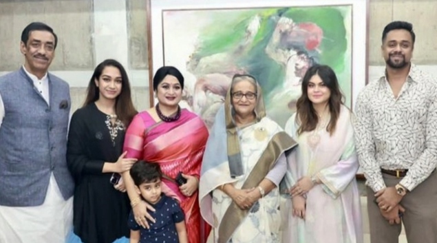 প্রধানমন্ত্রীর সঙ্গে সপরিবার সাক্ষাৎ করলেন শামীম ওসমান