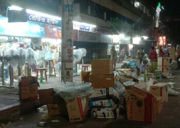 ‘ঈদের আমেজে পাখা বিক্রি !’ কাঠের চশমা পরা আইনশৃংখলা বাহিনী