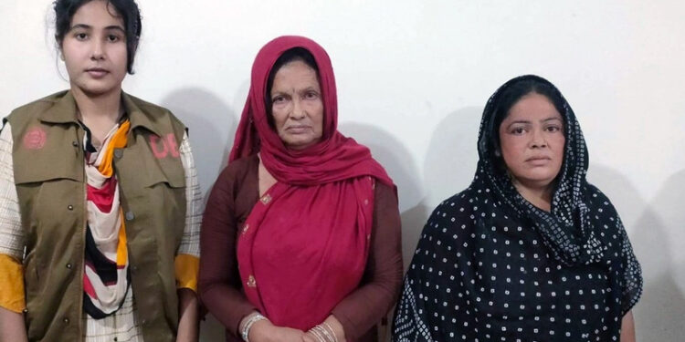 নিজ কন্যাসহ ভণ্ড তান্ত্রিক ‘গুরু মা’ গ্রেপ্তার