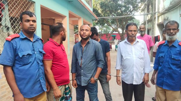 সেই চেয়ারম্যান বাবুলের ৪ সহযোগী গাঁজাসহ গ্রেপ্তার