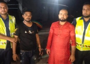 বন্দরে চলন্ত বাসে উঠে ডাকাতি : দাউদকান্দিতে গ্রেফতার