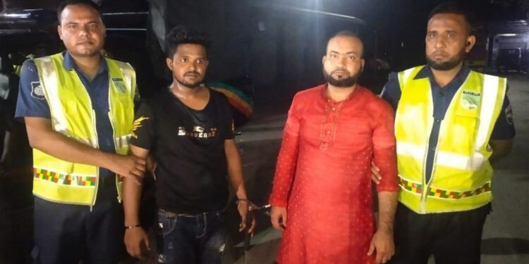 বন্দরে চলন্ত বাসে উঠে ডাকাতি : দাউদকান্দিতে গ্রেফতার