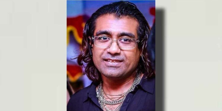 অস্ত্রের লাইসেন্স চায় আজমেরী ওসমান