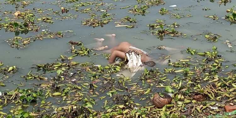 বুড়িগঙ্গায় অজ্ঞাত শিশুর বিবস্ত্র ন্যাড়া মাথা লাশ উদ্ধার