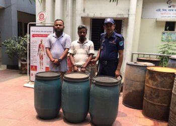 রূপগঞ্জে ৫০৫ লিটার চোলাই মদসহ কারবারি গ্রেপ্তার