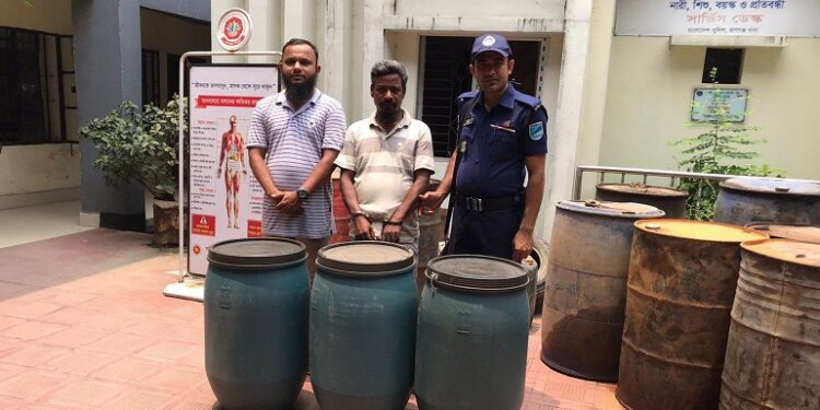 রূপগঞ্জে ৫০৫ লিটার চোলাই মদসহ কারবারি গ্রেপ্তার