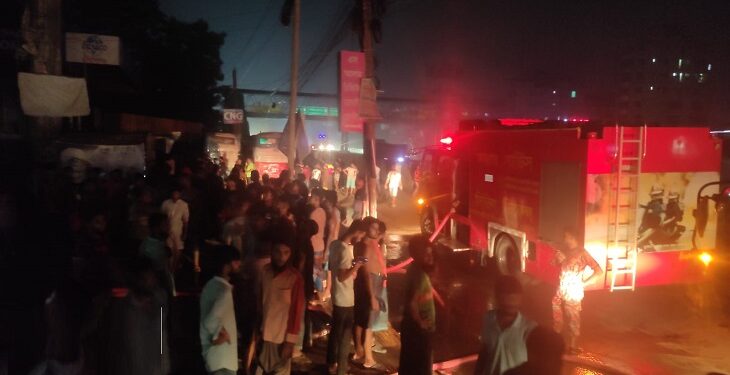 সিদ্ধিরগঞ্জে গার্মেন্টসের আগুন ৬ ঘন্টা পর নিয়ন্ত্রণে