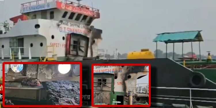 রূপগঞ্জে শীতলক্ষায় তেলের ট্যাংকারে আগুন, দগ্ধ ৮