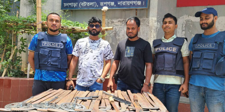 চনপাড়া বস্তিতে পুলিশের অভিযান, বিপুল অস্ত্র উদ্ধার