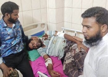 ফেসবুক লাইভ : যুবদলের কর্মসূচীতে ছাত্রলীগের হানা