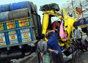 রূপগঞ্জে ট্রাকে ট্রাকে মুখোমুখি সংঘর্ষে, চালক নিহত