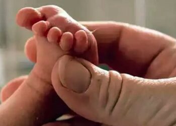 দ্বন্দ্ব : ‘না খেয়ে মারা গেল ৮ দিনের শিশু !’