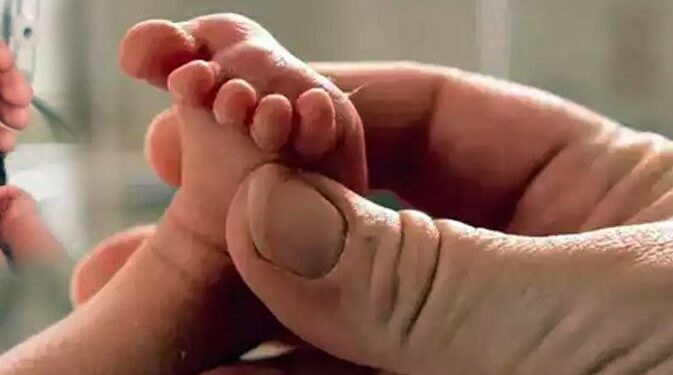 দ্বন্দ্ব : ‘না খেয়ে মারা গেল ৮ দিনের শিশু !’