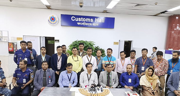 সাড়ে ৩ কোটি টাকার স্বর্ণ নিয়ে নারায়ণগঞ্জের আকবরসহ গ্রেপ্তার ৩