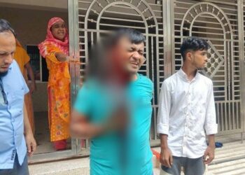 ‘বিএনপি নেতা ভেবে’ সিদ্ধিরগঞ্জে ব্যবসায়ীকে কুপিয়ে আহত