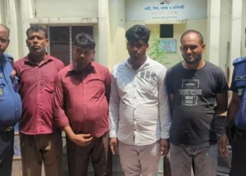 ‘ইজারাদার নেতা আর কর্তাদের ধরবো কে ?’ 