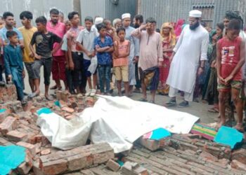 আড়াইহাজারে দেয়াল চাপায় বৃদ্ধের মৃত্যু