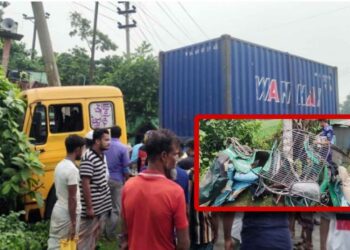 কাভার্ডভ্যানের চাপায় গেলো ছাত্রীর প্রাণ, আহত আরো ৪