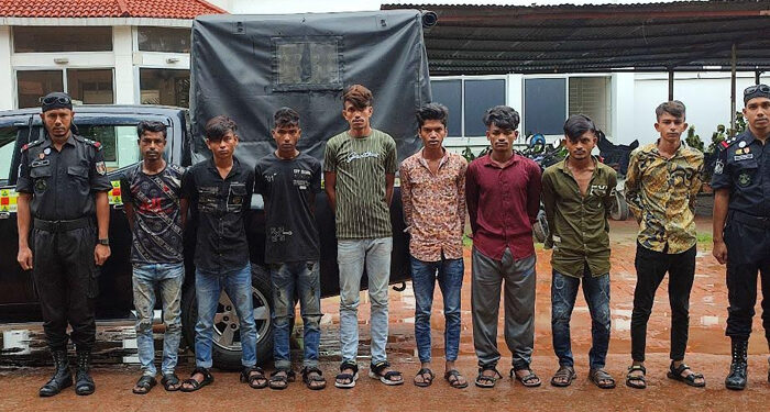 সোনারগাঁয়ে দেশীয় অস্ত্রসহ কিশোর গ্যাং এর ৮ সদস্য গ্রেপ্তার