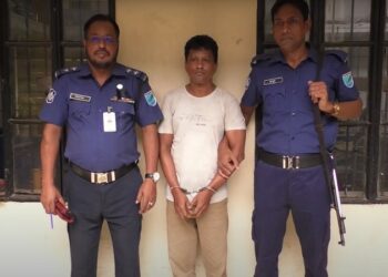 রুপগঞ্জে অস্ত্র ও গুলিসহ সন্ত্রাসী গ্রেপ্তার