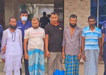 রূপগঞ্জে চুরি : মুন্সীগঞ্জে পিকআপ ভর্তি তেলসহ গ্রেপ্তার ৫