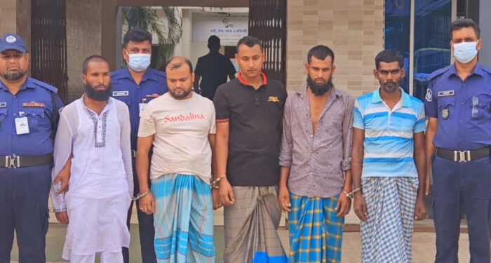 রূপগঞ্জে চুরি : মুন্সীগঞ্জে পিকআপ ভর্তি তেলসহ গ্রেপ্তার ৫