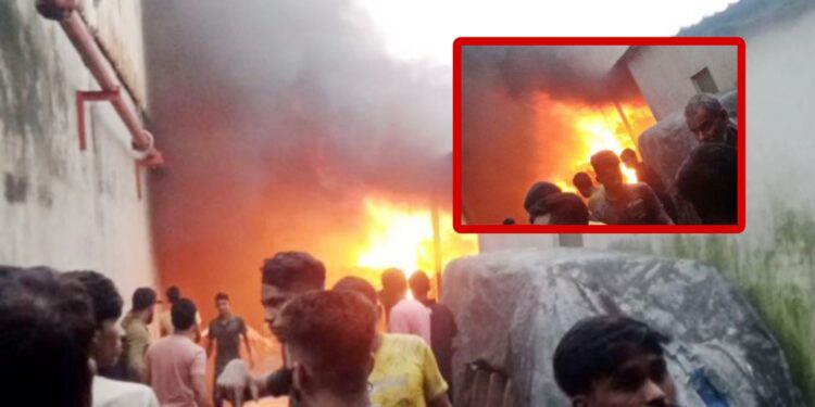 রূপগঞ্জে স্পিনিং মিলে আগুন এক ঘন্টায় নিয়ন্ত্রণে