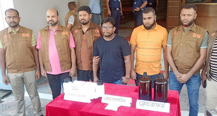 নারায়ণগঞ্জে ‘শয়তানের নি:শ্বাস’ গ্রুপের ২ সদস্য গ্রেফতার