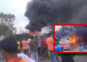 রূপগঞ্জে চলন্ত যাত্রীবাহী বাসে আগুন