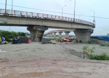 রূপগঞ্জে মসজিদের জমি দখল করে মেলা-জুয়া !