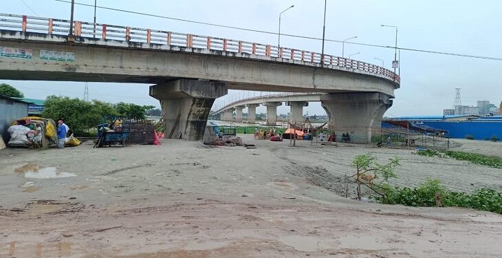 রূপগঞ্জে মসজিদের জমি দখল করে মেলা-জুয়া !