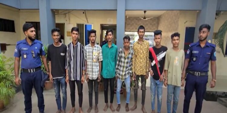 রূপগঞ্জে ছিনতাইকালে গ্রেফতার ৮