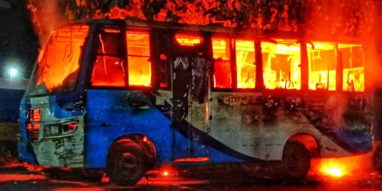 সিদ্ধিরগঞ্জে বাসে আগুণ : আসামী গিয়াসসহ বিএনপির ৯৩