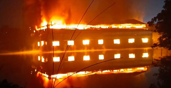 রূপগঞ্জে টেক্সটাইল মিলে ভয়াবহ অগ্নিকাণ্ড