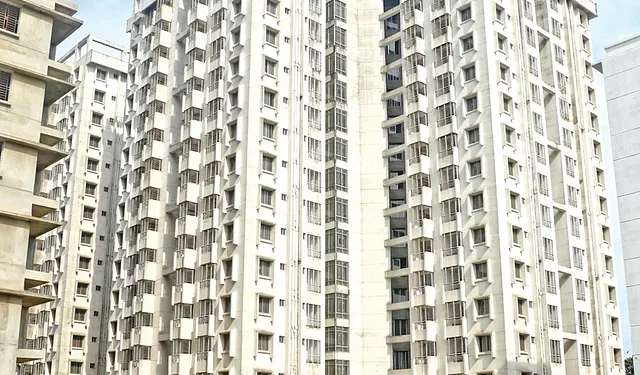 ১৫ তলা দুই সরকারি ভবন খালি, বানানো হচ্ছে আরও চারটি