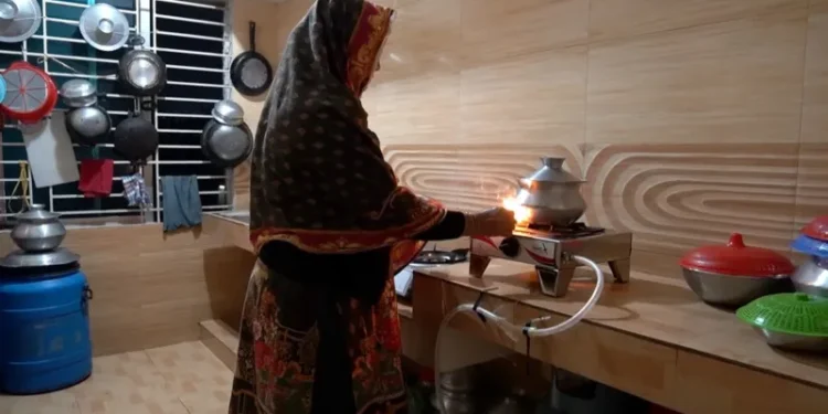 তীব্র গ্যাস সংকটে নারায়ণগঞ্জ