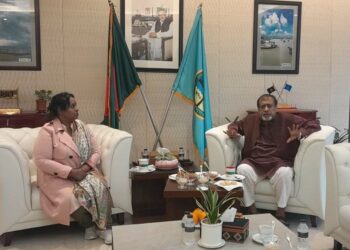 নাসিক ভবনে মিষ্টি নিয়ে সেলিম ওসমান, আইভীর সাথে বৈঠক