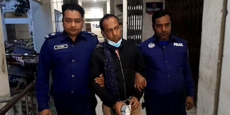 ডিসি তাড়াতে ও দূদক ম্যানেজে চেষ্টা ! রিমান্ডে সেই সার্ভেয়ার