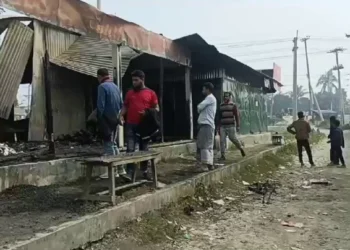 সোনারগাঁয়ে রাতের আঁধারে দোকানে দুর্বৃত্তদের আগুন