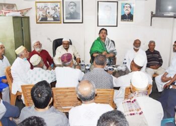 নারায়ণগঞ্জে আনোয়ার হোসেনকে অবাঞ্ছিত ঘোষণা, কার্যালয়ে তালা