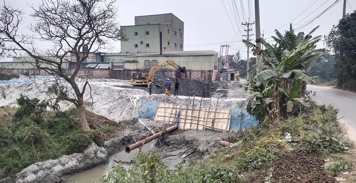 সোনারগাঁয়ে দখলে রাজত্ব চলছে !