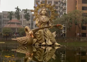 মণ্ডপে মণ্ডপে চলছে বিদ্যা দেবীর আরাধনা