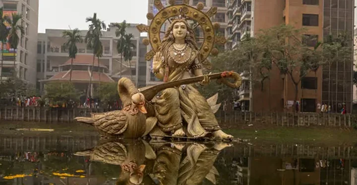 মণ্ডপে মণ্ডপে চলছে বিদ্যা দেবীর আরাধনা