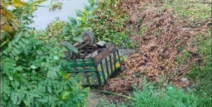 গরু বোঝাই নসিমন উল্টে আড়াইহাজারে কিশোর নিহত