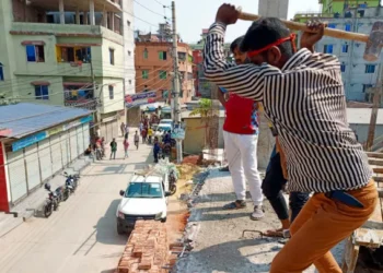 সিদ্ধিরগঞ্জে নকশাবহির্ভূত ভবন ভাঙল রাজউক