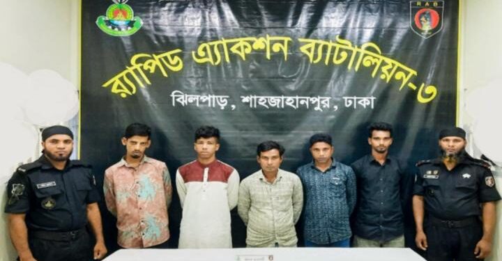 সোনারগাঁ থেকে ৪০ কেজি গাঁজাসহ গ্রেপ্তার ৪