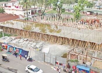 সব আপত্তি উপেক্ষা : বিপনি বিতান তৈরী হচ্ছে রেলের জমিতে