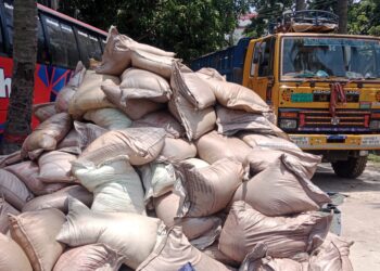 ডিবি পরিচয়ে ছিনতাইকৃত ভারতীয় চিনি উদ্ধার