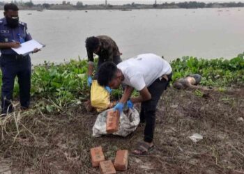 ইটের বস্তা নিয়েই ধলেশ্বরী নদীতে ভেসে উঠলো লাশ