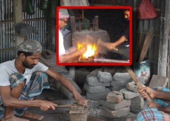 কামারদের ব্যস্ততা : দম ফেলার সময়ও নাই !